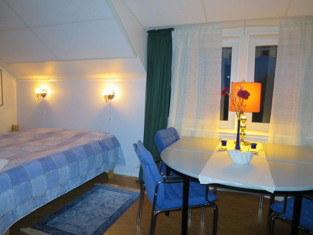 Dessans Cafe & Logi Hotel Pello Room photo